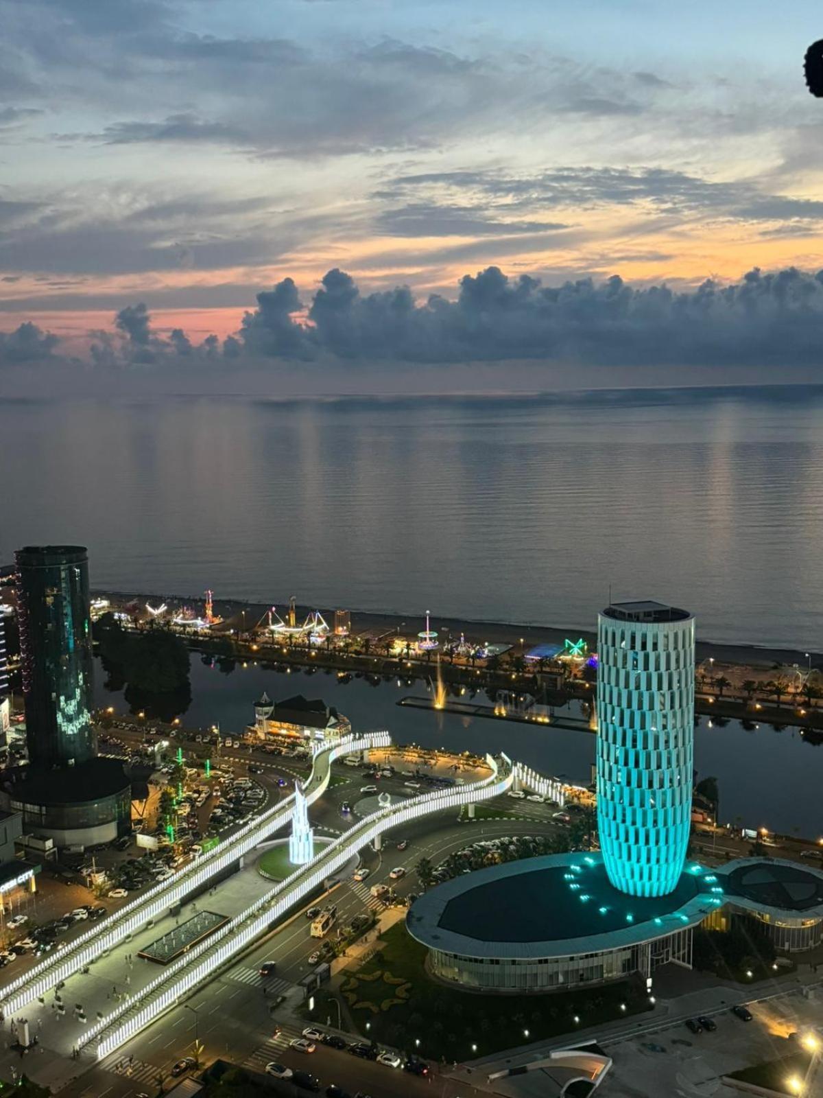 Moonlight Apart-Hotel Batumi Zewnętrze zdjęcie